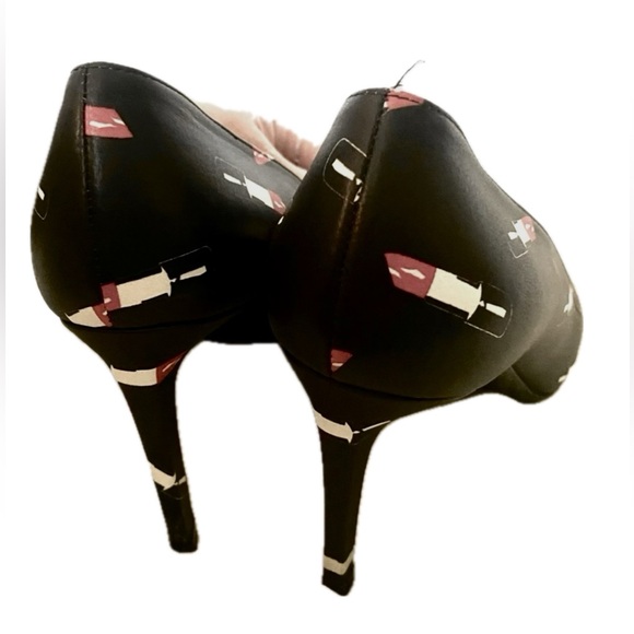 Saint Laurent Lipstick Black Leather Heels - Picture 4 of 10